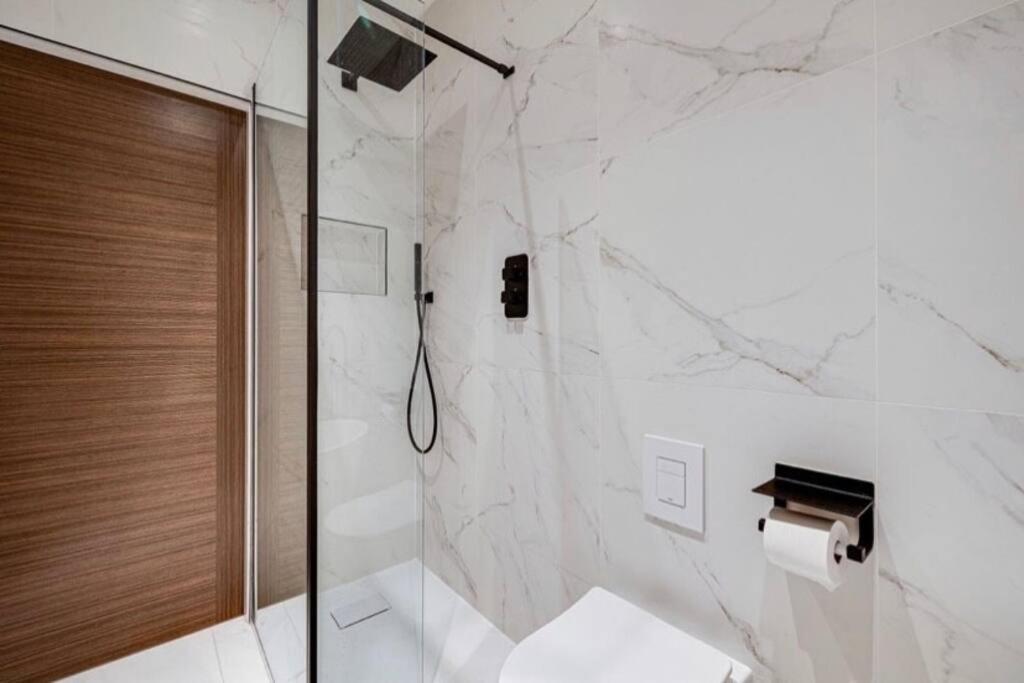 Luxury Apartment: City Centre, Stylish, Modern Честер Екстер'єр фото