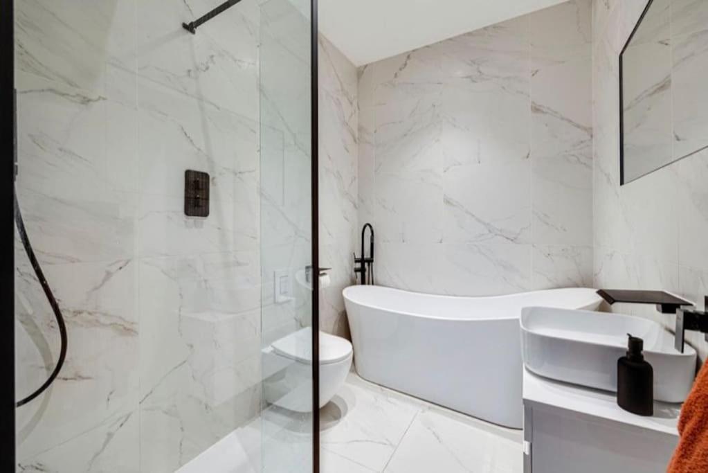 Luxury Apartment: City Centre, Stylish, Modern Честер Екстер'єр фото